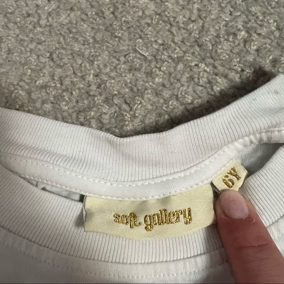 Soft Gallery Lips Tee - Picture 3 of 5